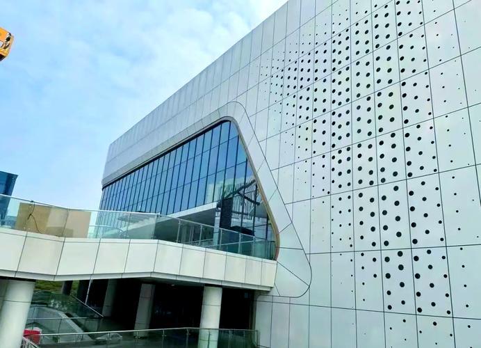 2026年最新广交会热点：氟碳铝单板幕墙加速替代进口建材