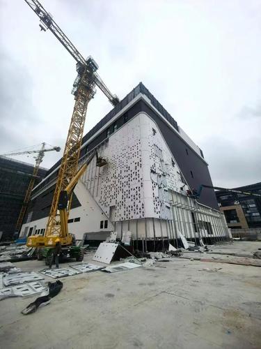 冲孔铝单板厂家避坑指南：2026铝价高位下如何选对供应商